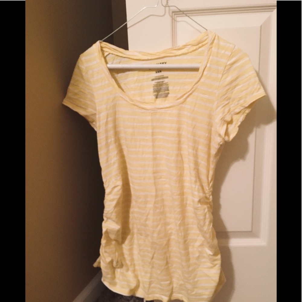 EUC Old Navy Maternity Tee